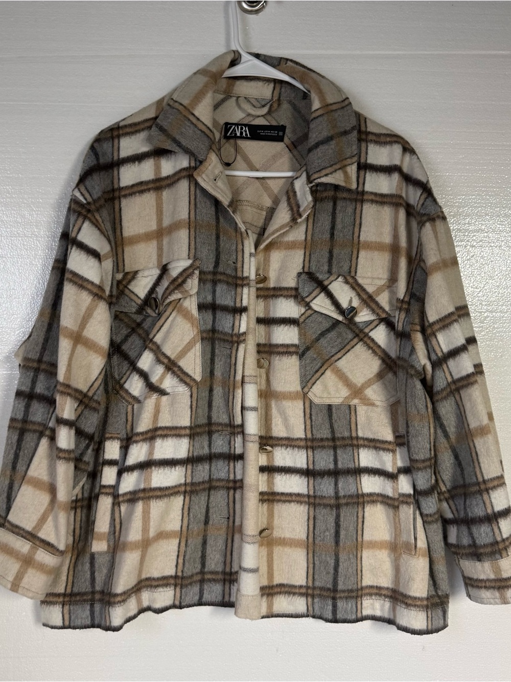Zara Women’s Plaid Overshirt Jacket Size M Beige Gray Shacket Gold Button Front